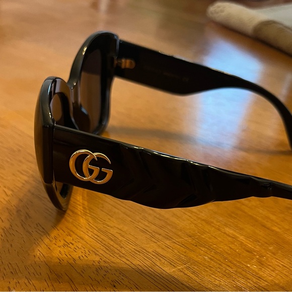 Authentic Gucci Sunglasses - Picture 4 of 8